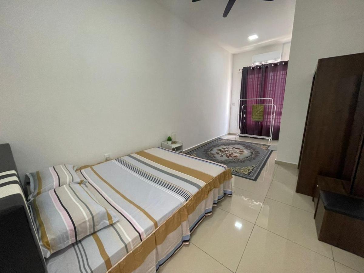 Safiyya Homestay Клуанг Экстерьер фото